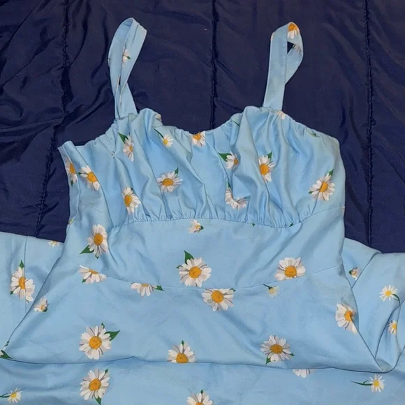 Floral Sundress with Daisies - Picture 2 of 5